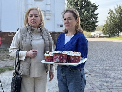 У Полтаві волонтери продають паски, щоб купити авто для військових У Полтаві волонтери продають паски, щоб купити авто для військових