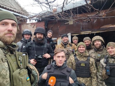 Обстріли і висвітлення війни. Пресофіцер 24 бригади розповів про роботу на передовій Обстріли і висвітлення війни. Пресофіцер 24 бригади розповів про роботу на передовій