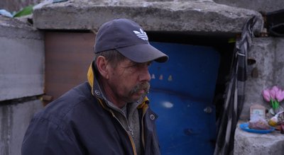 У Дніпрі безпритульні живуть у бетонній споруді