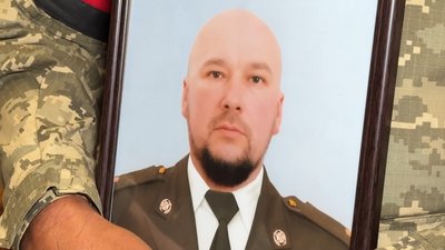 У Сумах поховали загиблого під час обстрілу лікарні Андрія Ганжалу У Сумах поховали загиблого під час обстрілу лікарні Андрія Ганжалу