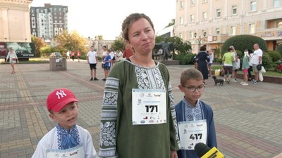 У Рівному відбувся дев'ятий благодійний забіг у вишиванках: як це було і скільки зібрали для ЗСУ У Рівному відбувся дев'ятий благодійний забіг у вишиванках: як це було і скільки зібрали для ЗСУ