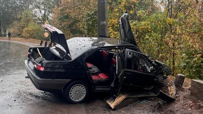 У Чернігові водій без прав та з ознаками алкогольного сп'яніння в'їхав у відбійник У Чернігові водій без прав та з ознаками алкогольного сп'яніння в'їхав у відбійник