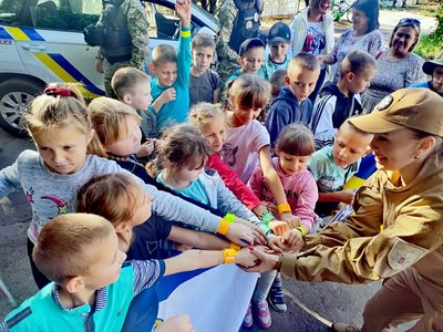 Велоурок на знання ПДР. Поліцейські провели практичний урок для дітей з Херсонщини Велоурок на знання ПДР. Поліцейські провели практичний урок для дітей з Херсонщини