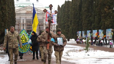 У Ніжині попрощалися з військовим ЗСУ — Юрієм Лісовцем У Ніжині попрощалися з військовим ЗСУ — Юрієм Лісовцем
