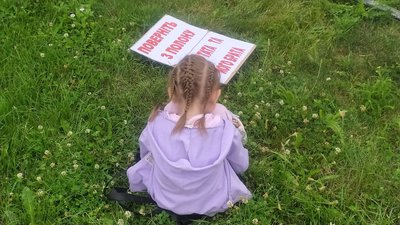 "Я до тата хочу!" Історії двох родин, які чекають своїх чоловіків з полону "Я до тата хочу!" Історії двох родин, які чекають своїх чоловіків з полону