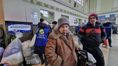 На Буковину евакуювали 25 людей з Донеччини, зокрема Покровська На Буковину евакуювали 25 людей з Донеччини, зокрема Покровська