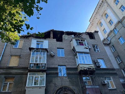"Все зруйноване ми приберемо". У Дніпрі відновлять будинок, куди влучила ракета "Все зруйноване ми приберемо". У Дніпрі відновлять будинок, куди влучила ракета