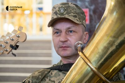 До Дня добровольця на залізничному вокзалі Одеси виступив військовий оркестр До Дня добровольця на залізничному вокзалі Одеси виступив військовий оркестр