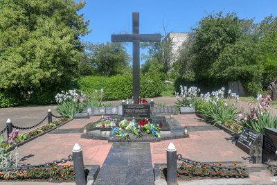 Лампадки, квіти, молебень: житомиряни вшанували пам’ять жертв політичних репресій Лампадки, квіти, молебень: житомиряни вшанували пам’ять жертв політичних репресій