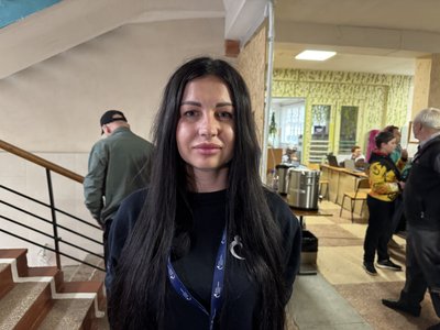 "Дім згорів ущент". Транзит у Лозовій приймає евакуйованих з Донеччини