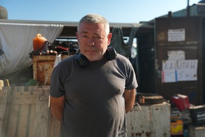 Сум'яни збирають каштани на продаж: скільки платять і чи варто це зусиль Сум'яни збирають каштани на продаж: скільки платять і чи варто це зусиль