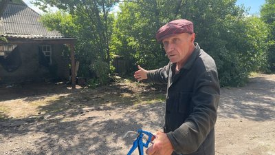 “Усе ледь тримається”: як жителі Ясної Поляни відновлюють будинки після удару “Смерчем” “Усе ледь тримається”: як жителі Ясної Поляни відновлюють будинки після удару “Смерчем”