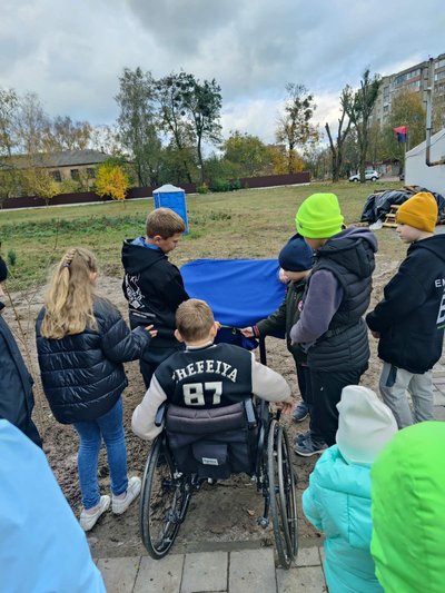 На Житомирщині в пам'ять про полеглих воїнів відбулася акція "Посаджу калину" На Житомирщині в пам'ять про полеглих воїнів відбулася акція "Посаджу калину"
