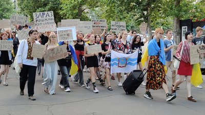 "Це вбиває сенс цих структур": миколаївці вийшли на акцію проти закону 12414 "Це вбиває сенс цих структур": миколаївці вийшли на акцію проти закону 12414