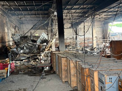 Вантажне відділення "Нової пошти" в Ізюмі зазнало влучання російської авіабомби Вантажне відділення "Нової пошти" в Ізюмі зазнало влучання російської авіабомби