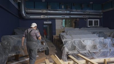 Сцени, гримерка та венталяція: у вінницькому обласному театрі актори проводять ремонт Сцени, гримерка та венталяція: у вінницькому обласному театрі актори проводять ремонт