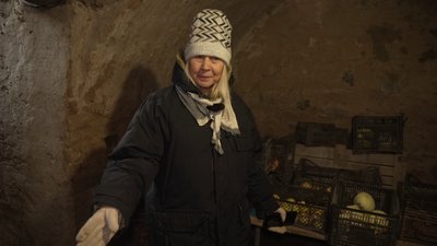 "Так вільний час проводиться — в траві, в городі": як Світлана Руда господарює у домі пращурів на Рівненщині "Так вільний час проводиться — в траві, в городі": як Світлана Руда господарює у домі пращурів на Рівненщині
