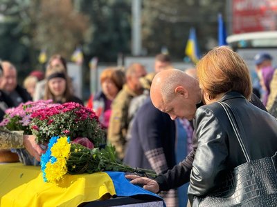 З військовими Євгеном Гайдученком та Олександром Чепелем попрощались у Рівному З військовими Євгеном Гайдученком та Олександром Чепелем попрощались у Рівному