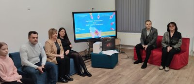 Освітяни Житомира зібрали гроші та купили два дрони для військових Освітяни Житомира зібрали гроші та купили два дрони для військових