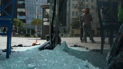 Розбита вітрина у Шевченківському районі Харкова Розбита вітрина у Шевченківському районі Харкова