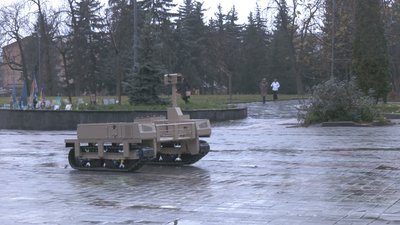 З кришечок — у допомогу фронту: вінничани придбали "ТерМіт" для бійців "Азову" З кришечок — у допомогу фронту: вінничани придбали "ТерМіт" для бійців "Азову"