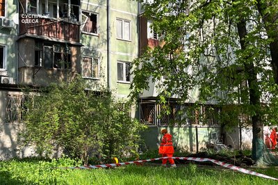 "Я тільки вибігла в коридор — і все посипалося": розповіді одеситів і фото наслідків атаки "Я тільки вибігла в коридор — і все посипалося": розповіді одеситів і фото наслідків атаки