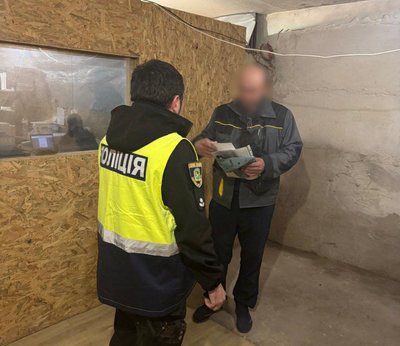 Намагався дати хабаря поліції: водію на Харківщині повідомили про підозру Намагався дати хабаря поліції: водію на Харківщині повідомили про підозру
