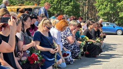 У Сумах провели в останню путь захисника Станіслава Чапалюка У Сумах провели в останню путь захисника Станіслава Чапалюка