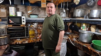 Обід військових на сході України, кухня, їжа, кухарі, зсу Обід військових на сході України, кухня, їжа, кухарі, зсу