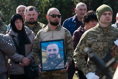 В Ужгороді попрощалися із полеглим військовим Ярославом Малюком В Ужгороді попрощалися із полеглим військовим Ярославом Малюком