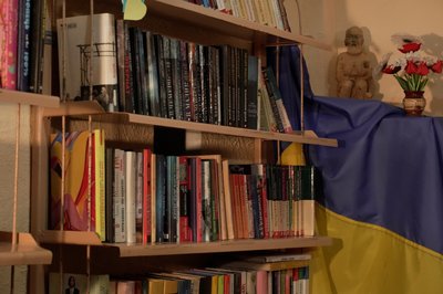 Імпровізована зала для читання у коморі будинку культури в Старому Салтові Імпровізована зала для читання у коморі будинку культури в Старому Салтові