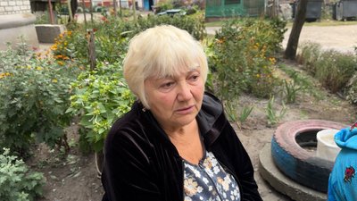 «Чоловіка півтора року тому поховала, тепер сина»: у Слов’янську з-під завалів дістали тіло загиблого після обстрілу «Чоловіка півтора року тому поховала, тепер сина»: у Слов’янську з-під завалів дістали тіло загиблого після обстрілу