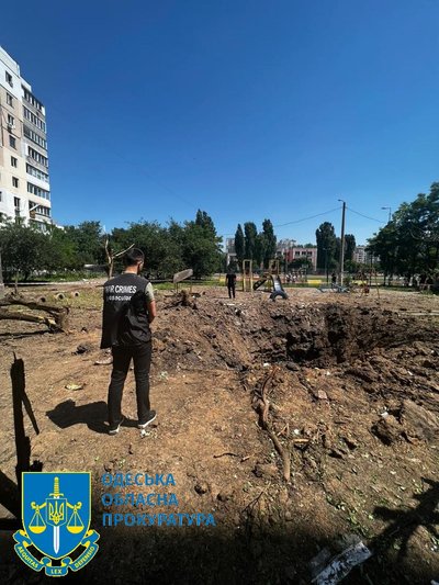 Через падіння уламків російського дрона в Одесі загинули переселенці з Бахмута Через падіння уламків російського дрона в Одесі загинули переселенці з Бахмута