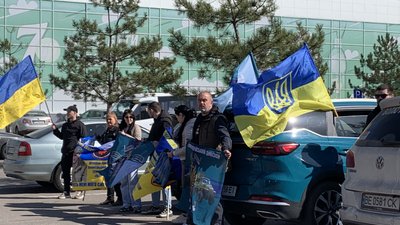 У Миколаєві відбувся автопробіг до Дня українського добровольця
