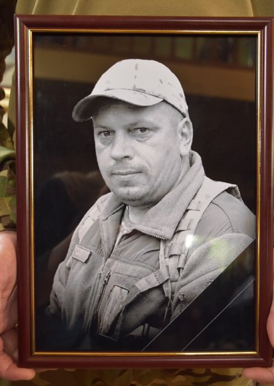 У Луцькій громаді попрощалися з загиблим на війні вибухотехніком Віктором Масюком У Луцькій громаді попрощалися з загиблим на війні вибухотехніком Віктором Масюком