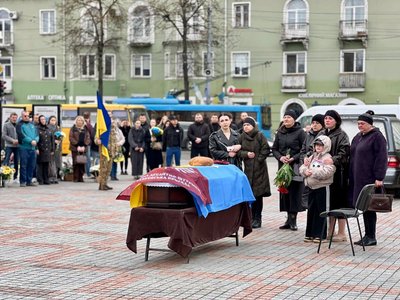 З 30-річним військовим Владиславом Харламовим попрощалися у Рівному З 30-річним військовим Владиславом Харламовим попрощалися у Рівному