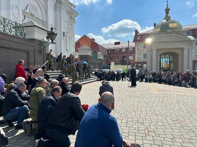 "Велика втрата для нації": у Луцьку попрощалися з головним сержантом бригади "Хартія" Олександром Ющенком "Велика втрата для нації": у Луцьку попрощалися з головним сержантом бригади "Хартія" Олександром Ющенком