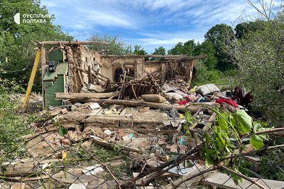 Обстріл Полтавського району у ніч на 26 травня: перші фото з місця події Обстріл Полтавського району у ніч на 26 травня: перші фото з місця події