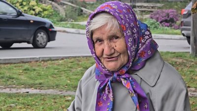 "Це на таблетки": 80-річна жителька Новгорода-Сіверського збирає та здає каштани "Це на таблетки": 80-річна жителька Новгорода-Сіверського збирає та здає каштани