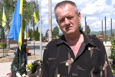 Іван Лень - батько командира Тараса Леня, який загинув внаслідок авіаудару на Київщині у березні 2022 року Іван Лень - батько командира Тараса Леня, який загинув внаслідок авіаудару на Київщині у березні 2022 року