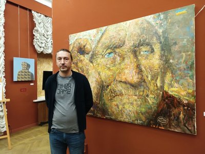 З 96 вибитих вікон встановили вже 38 нових. Як художній музей у Дніпрі відновлюється і працює після атак РФ З 96 вибитих вікон встановили вже 38 нових. Як художній музей у Дніпрі відновлюється і працює після атак РФ