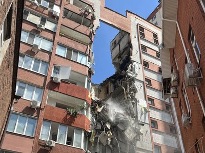 Врятувала сукня. Що розповідає вагітна зі зруйнованого ракетою під'їзду в центрі Дніпра Врятувала сукня. Що розповідає вагітна зі зруйнованого ракетою під'їзду в центрі Дніпра