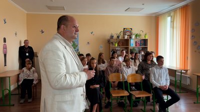 «Людина, для якої робота прирівнюється до способу життя»: вчитель з Хмельниччини —десятці кращих педагогів України