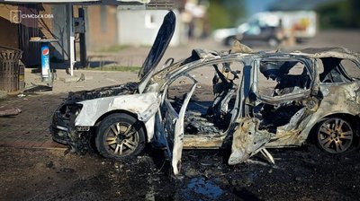 Армія РФ ударила дроном по автівці на Сумщині. Водій поранений Армія РФ ударила дроном по автівці на Сумщині. Водій поранений