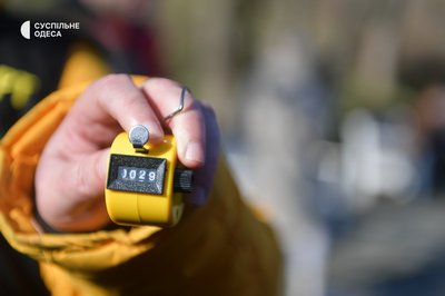 Поцілунки та вино: в Одесі встановили рекорд України з наймасовішого поцілунку на березі моря Поцілунки та вино: в Одесі встановили рекорд України з наймасовішого поцілунку на березі моря