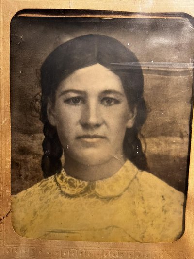 "Зараз з неба стріляють. А тоді з рушниці стріляли", — 100-річна Марина Шиманська зі Звягельщини "Зараз з неба стріляють. А тоді з рушниці стріляли", — 100-річна Марина Шиманська зі Звягельщини