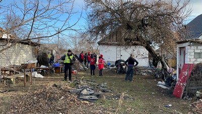 "Почула, як вибухнуло і впала на підлогу" — внаслідок дронової атаки на Черкащину пошкоджені будинки і магазин "Почула, як вибухнуло і впала на підлогу" — внаслідок дронової атаки на Черкащину пошкоджені будинки і магазин