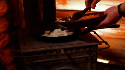 "Кулінарний спадок": рецепт грибової юшки, яку готували в криївках на Рівненщині "Кулінарний спадок": рецепт грибової юшки, яку готували в криївках на Рівненщині