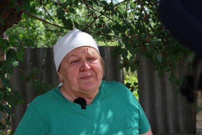 "Усе свистіло, на дах прилетів велосипед". Жителі Зеленівки поблизу Херсона про наслідки російського авіаудару "Усе свистіло, на дах прилетів велосипед". Жителі Зеленівки поблизу Херсона про наслідки російського авіаудару