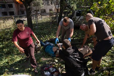 «Почула крик, побігла туди». Удар по евакуаційному пункту в Краматорську: свідчення очевидиці та фото з місця «Почула крик, побігла туди». Удар по евакуаційному пункту в Краматорську: свідчення очевидиці та фото з місця